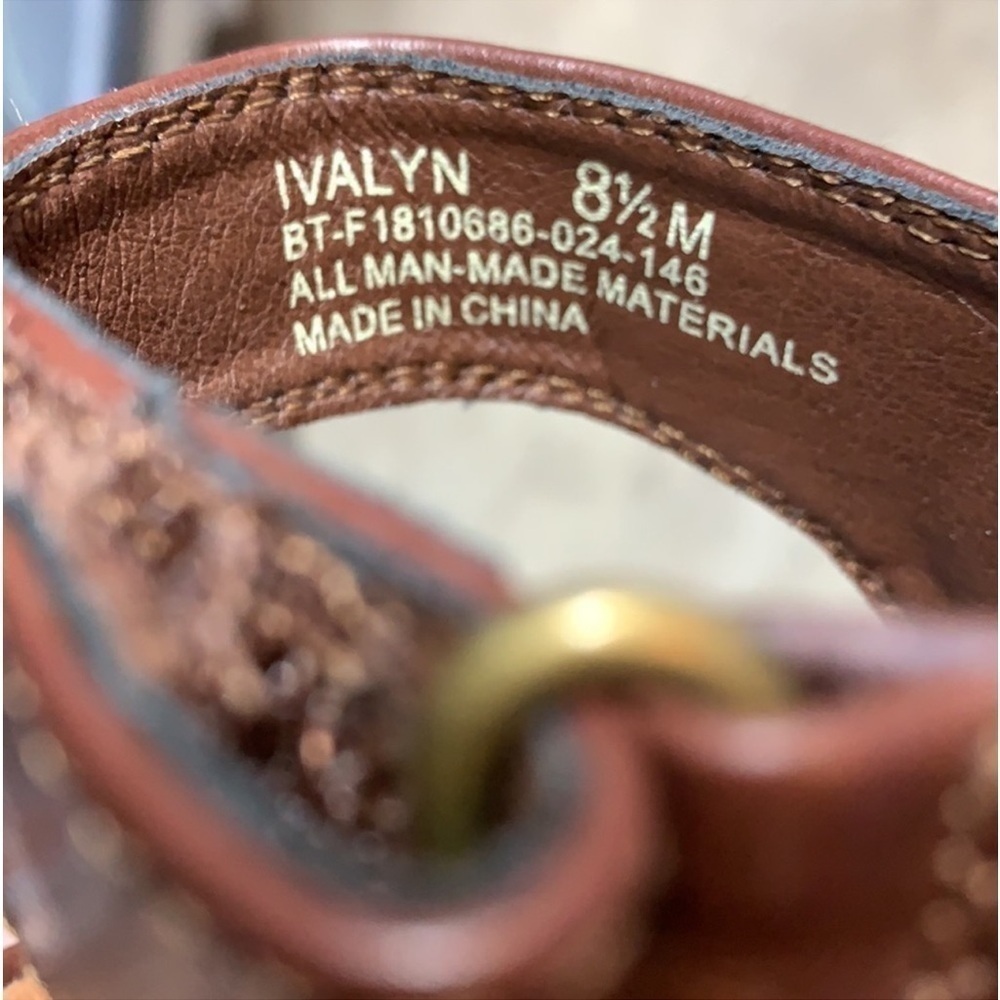 Baretraps Ivalyn Auburn Open Toe Sandals - Picture 11 of 13